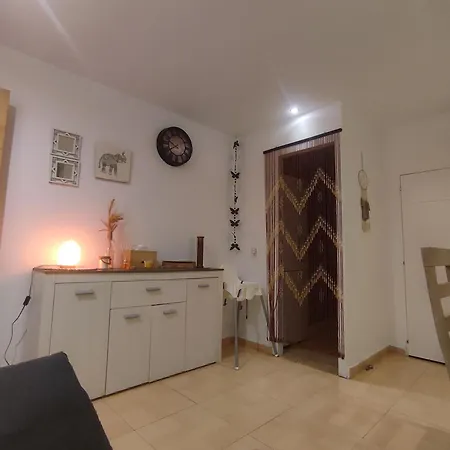 Olivia Apartment *